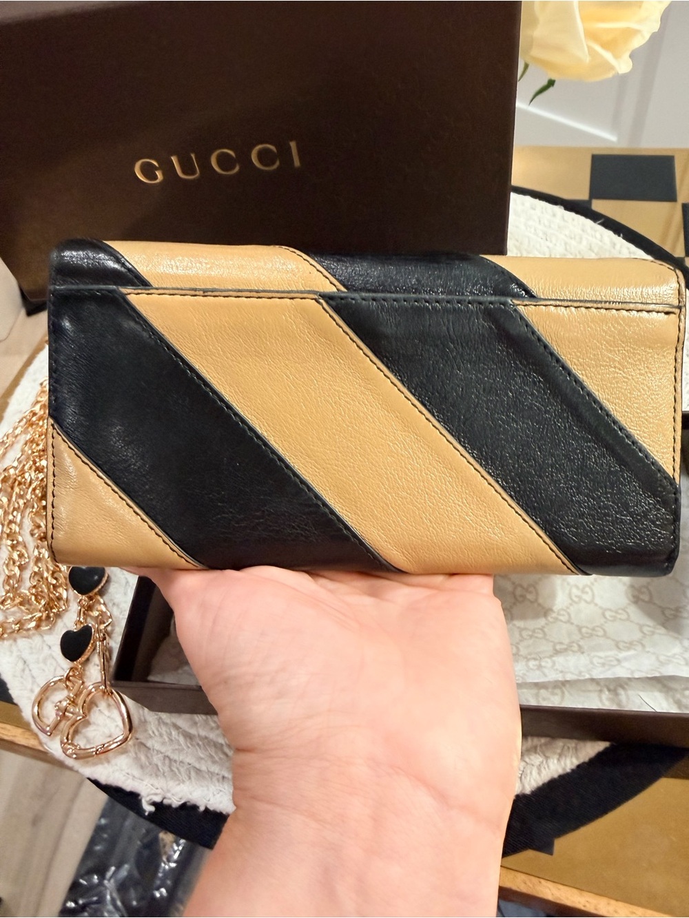 Gucci Zumi Black & Beige Diagonal Stripe Continental Wallet | Gucci Box - Picture 8 of 15